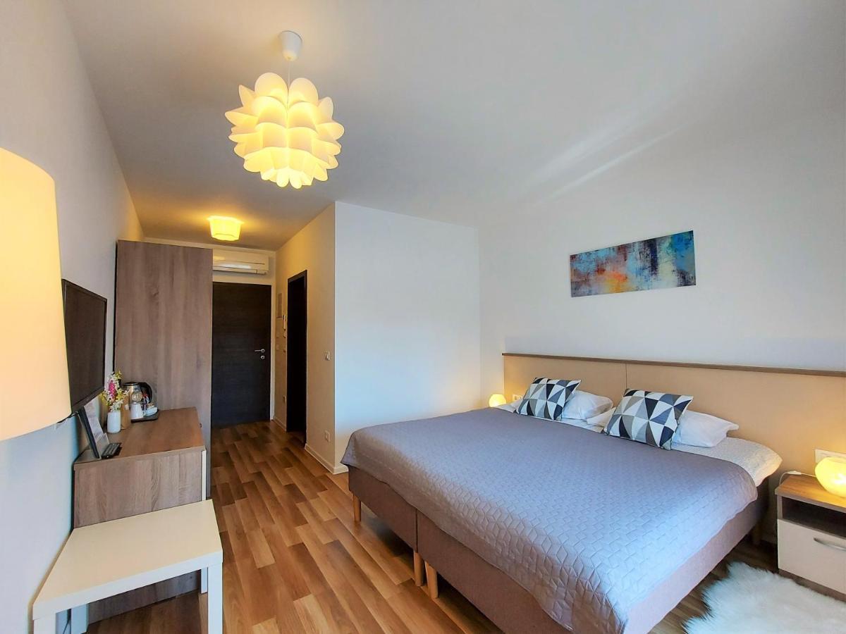 Rooms And Apartments Istrasoley Bale Exterior foto