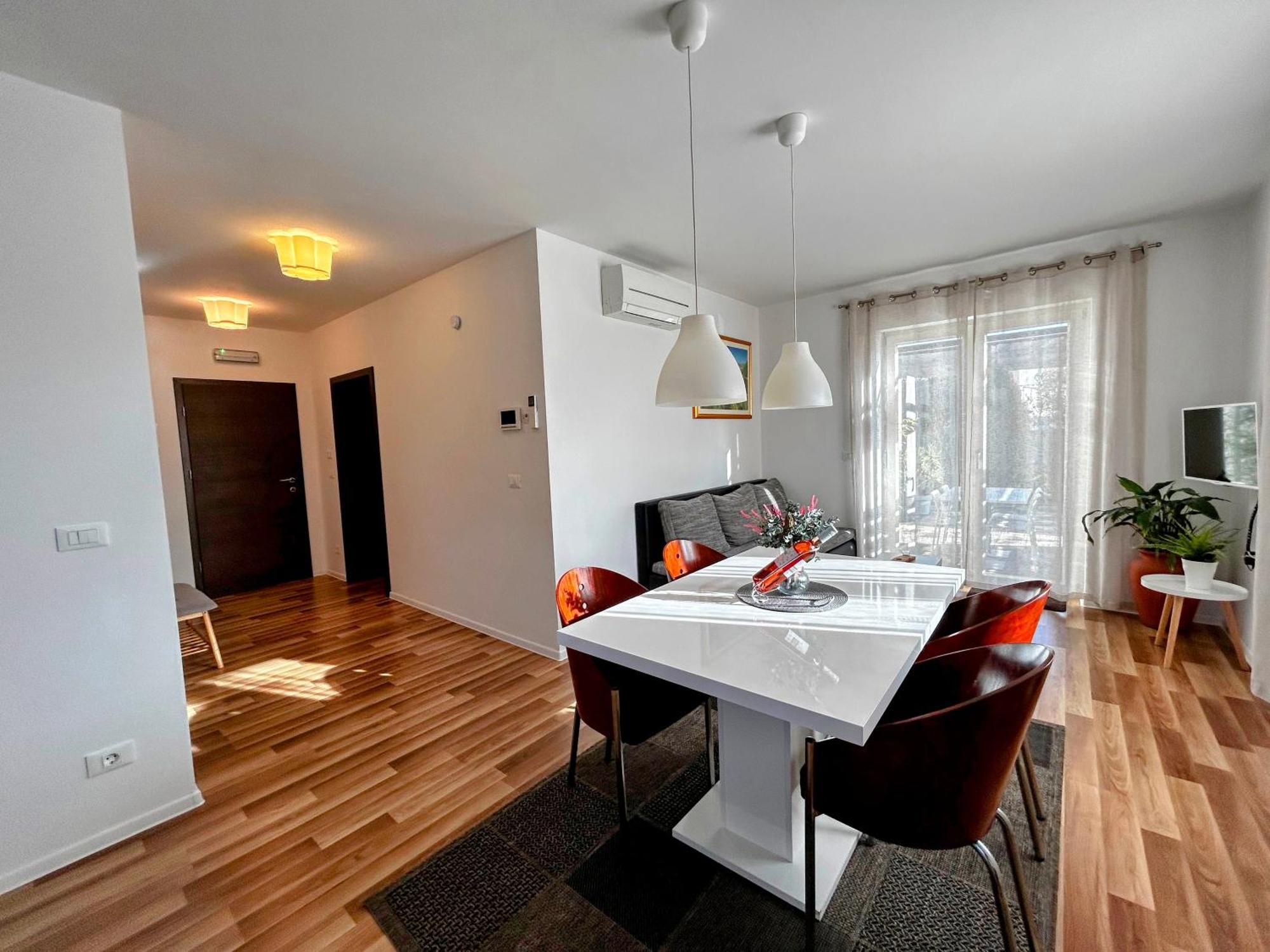 Rooms And Apartments Istrasoley Bale Exterior foto